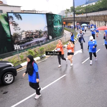 Runner Photo 7956052
