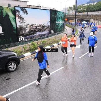 Runner Photo 7956055
