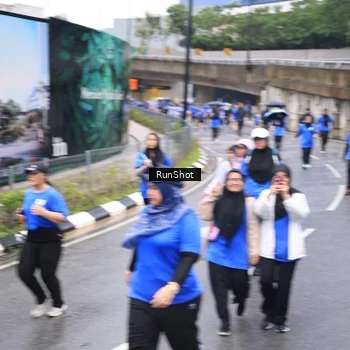 Runner Photo 7956371