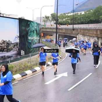 Runner Photo 7956473