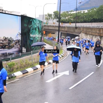 Runner Photo 7956476