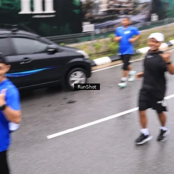 Runner Photo 7956685