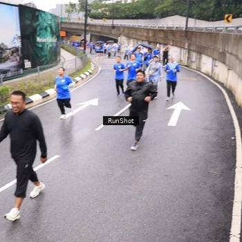 Runner Photo 7957662
