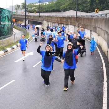 Runner Photo 7958200