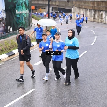 Runner Photo 7958338