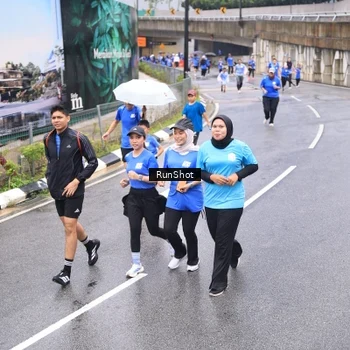 Runner Photo 7958342