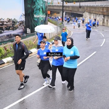 Runner Photo 7958344