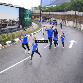 Runner Photo 7958433