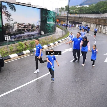 Runner Photo 7958437