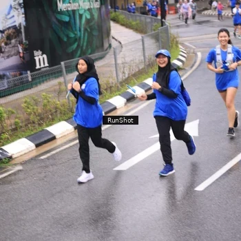 Runner Photo 7958598
