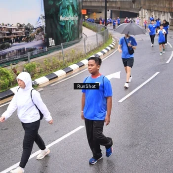 Runner Photo 7958662