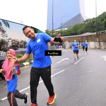 Runner Photo 7958800