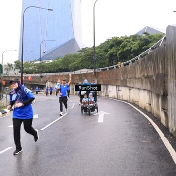 Runner Photo 7958840