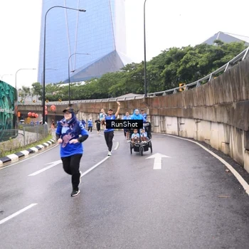 Runner Photo 7958841