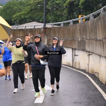 Runner Photo 7960098