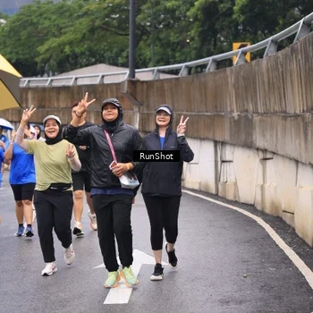 Runner Photo 7960099
