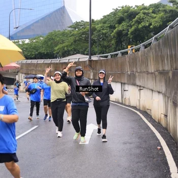 Runner Photo 7960103