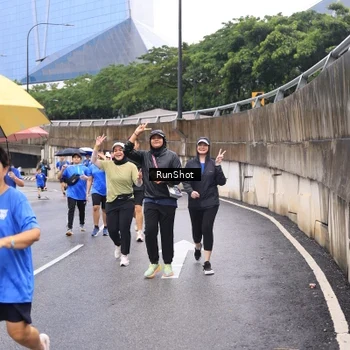 Runner Photo 7960104