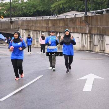 Runner Photo 7960335