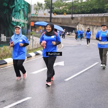 Runner Photo 7960357
