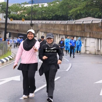 Runner Photo 7960434
