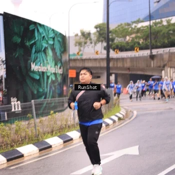 Runner Photo 7960461