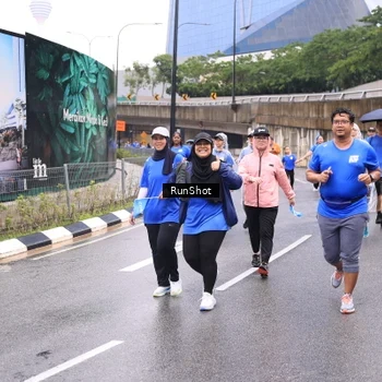 Runner Photo 7960548