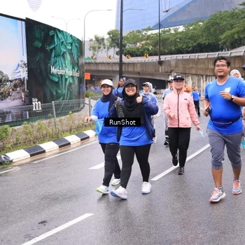 Runner Photo 7960556