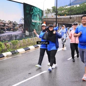 Runner Photo 7960558