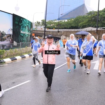 Runner Photo 7960571
