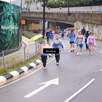 Runner Photo 7962375