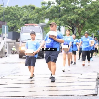 Runner Photo 7963346