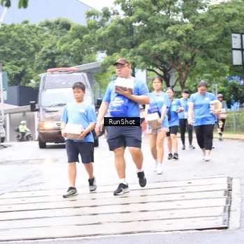 Runner Photo 7963347