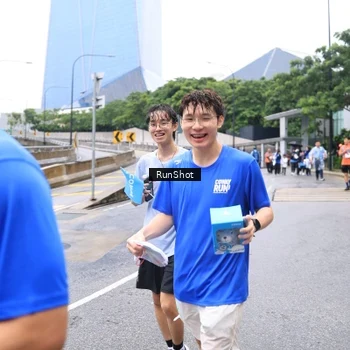 Runner Photo 7963760