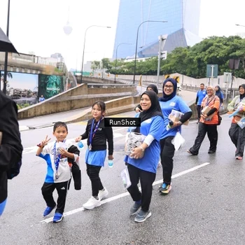 Runner Photo 7963848