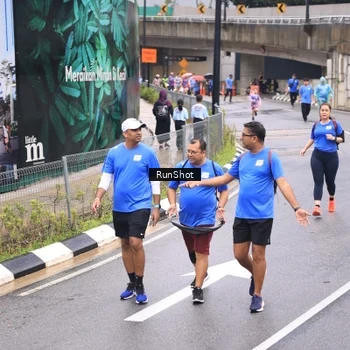 Runner Photo 7964924