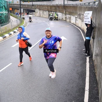 Runner Photo 7965240