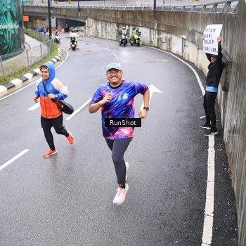 Runner Photo 7965241