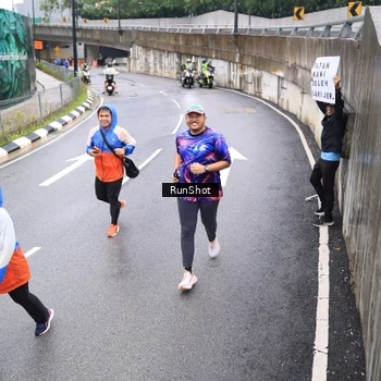 Runner Photo 7965265