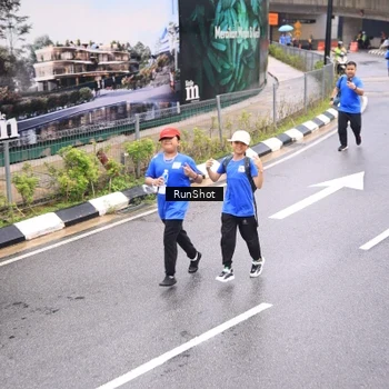 Runner Photo 7965338