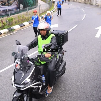 Runner Photo 7965340