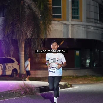 Runner Photo 7974345