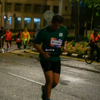 Runner Photo 7986265