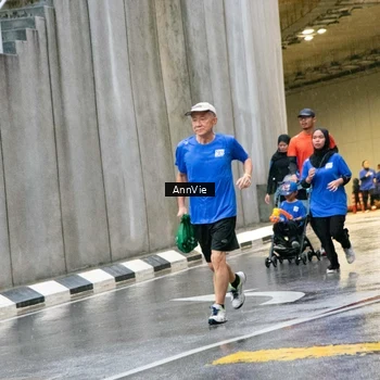 Runner Photo 7988300