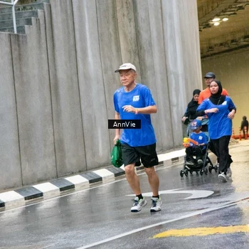 Runner Photo 7988302