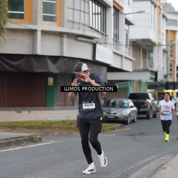 Runner Photo 7994295