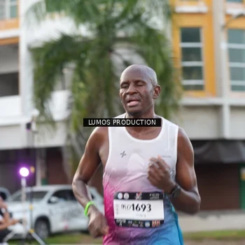 Runner Photo 7997350