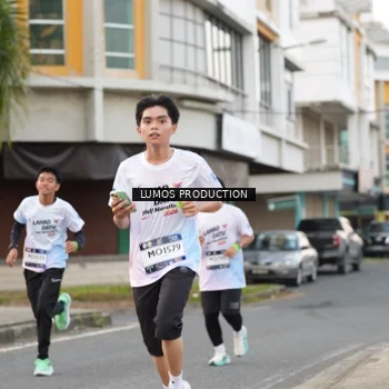 Runner Photo 7998028