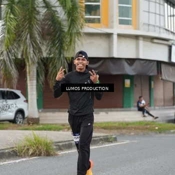 Runner Photo 7998455