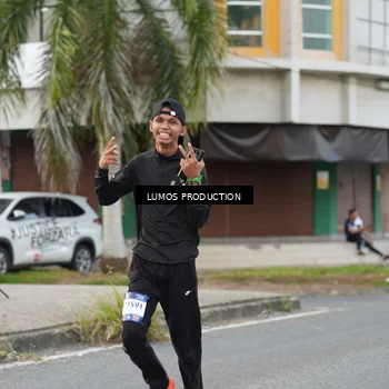 Runner Photo 7998458
